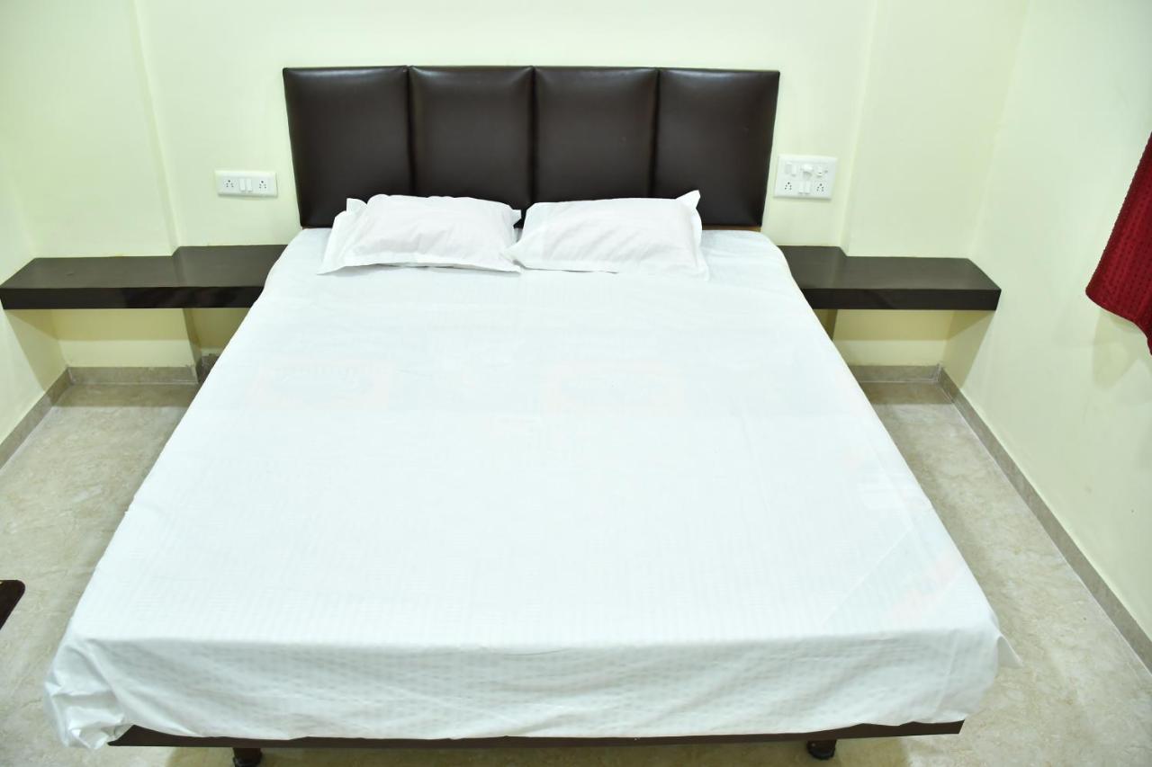 Hotel Kalika Residency Akalkot Exterior photo